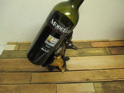 ワインを部屋に飾るワインホルダー!!部屋の雰囲気をオシャレに変えたい方におすすめです。